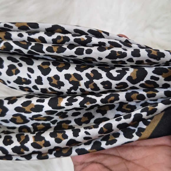 🤎🔹️Sunday State 🔹️Silk Leopard Print Hair Or Bag Scarf - Picture 3 of 3